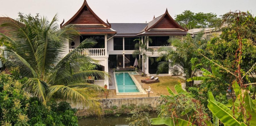 5 bedrooms House in Chiang Mai, Thailand No. 97755