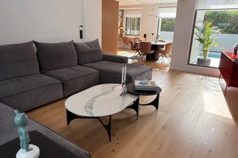 4 bedrooms Maisonette in Voula, Greece No. 117579 6