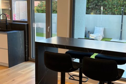 4 bedrooms Maisonette in Voula, Greece No. 117579 9