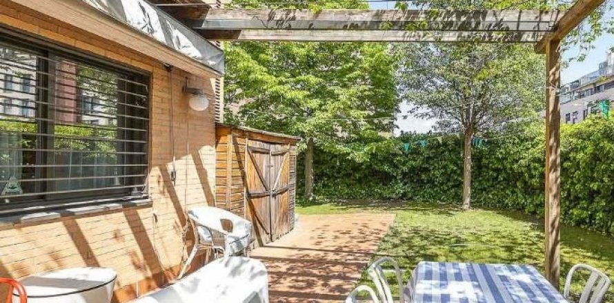 2 bedrooms Apartment in Madrid, Spain No. 26682