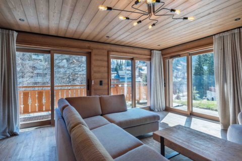 4 bedrooms Apartment in Les Allues, France No. 99652 4