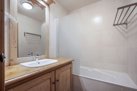 4 bedrooms Apartment in Les Belleville, France No. 99529 21