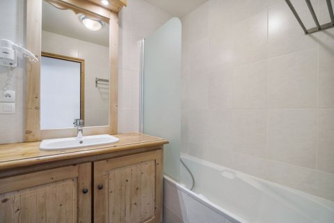 4 bedrooms Apartment in Les Belleville, France No. 99529 20