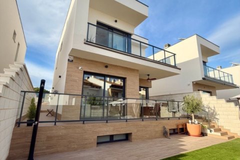 4 bedrooms Villa in Alicante, Spain No. 126637