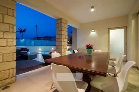 6 bedrooms House in Paphos, Cyprus No. 84333 4