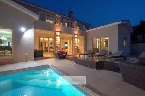6 bedrooms House in Paphos, Cyprus No. 84333 3