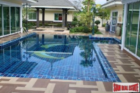 3 bedrooms House in Pattaya, Thailand No. 96473 1