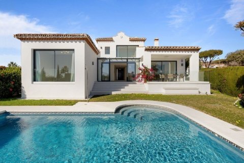 4 bedrooms Villa in Marbella, Spain No. 92332