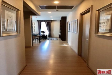 3 bedrooms Apartment in Bangkok, Thailand No. 96008 10