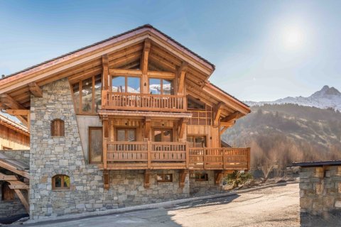 6 bedrooms House in Les Allues, France No. 99665 2