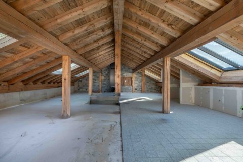 6 bedrooms House in Les Allues, France No. 99665 4