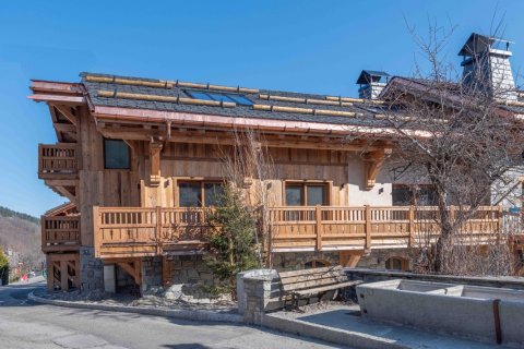 6 bedrooms House in Les Allues, France No. 99665 3