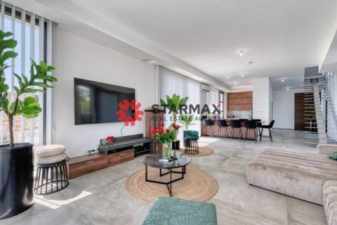 4 dormitorios House en Aradippou, Cyprus No. 82443 4