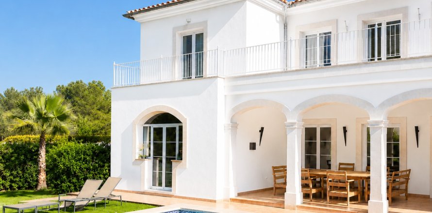 5 bedrooms Villa in Santa Ponsa, Spain No. 127769