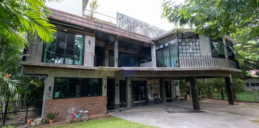 5 bedrooms House in Chiang Mai, Thailand No. 97781