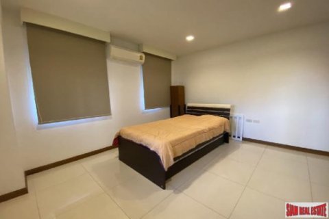 4 bedrooms House in Bangkok, Thailand No. 97076 10