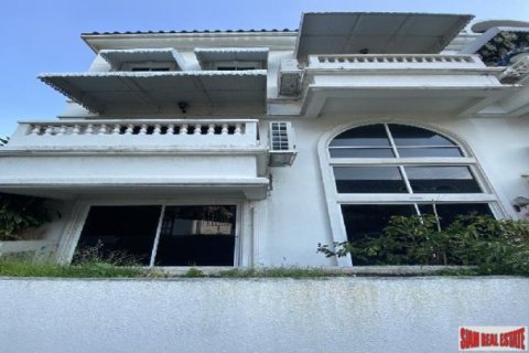 4 bedrooms House in Bangkok, Thailand No. 97076 1