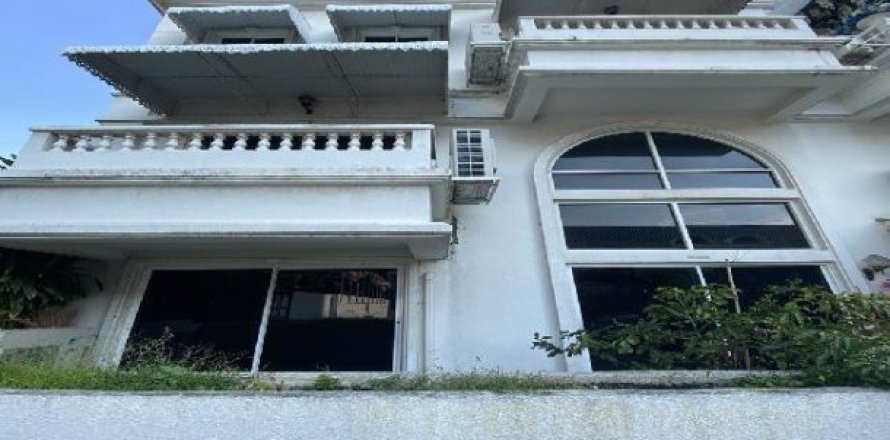 4 bedrooms House in Bangkok, Thailand No. 97076