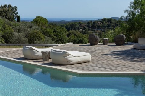 4 bedrooms Villa in Le Rouret, France No. 82375 2