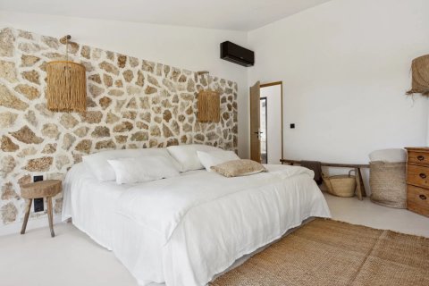 4 bedrooms Villa in Le Rouret, France No. 82375 8