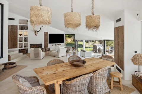 4 bedrooms Villa in Le Rouret, France No. 82375 4