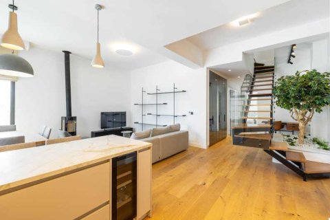 4 bedrooms Penthouse in Agios Athanasios, Cyprus No. 103666 1