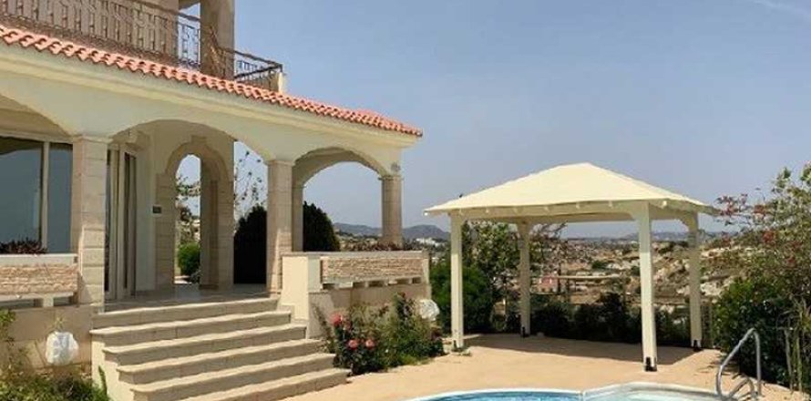 Дом с 5 спальнями в Агиос Тихонас, Кипр №42844