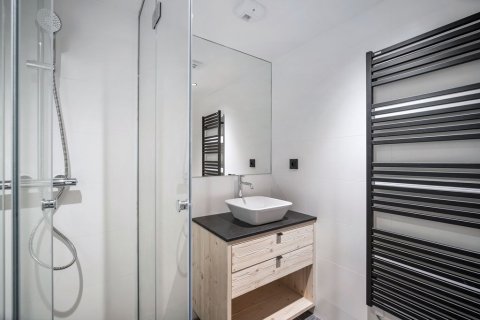 3 bedrooms Apartment in Les Belleville, France No. 100044 7