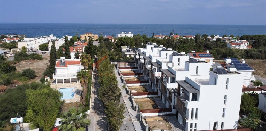 Вилла с 3 спальнями в Tan Hao, Вьетнам №17346