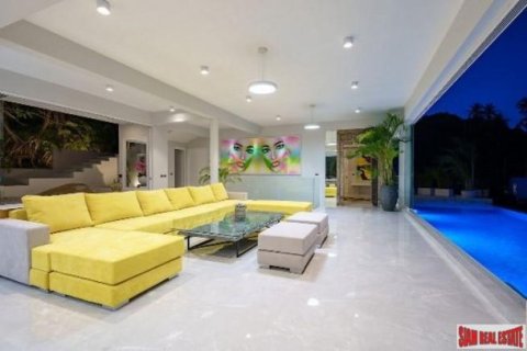 4 bedrooms Villa on the Chaweng Beach, Thailand No. 96091 2