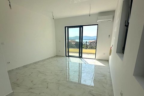 1 bedroom Apartment in Tivat, Montenegro No. 104743 4