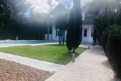 Вилла с 4 спальнями в Перволия, Кипр №80762 8