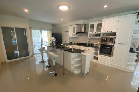 4 bedrooms House in Chiang Mai, Thailand No. 97748 3