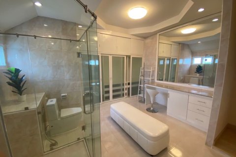 4 bedrooms House in Chiang Mai, Thailand No. 97748 6