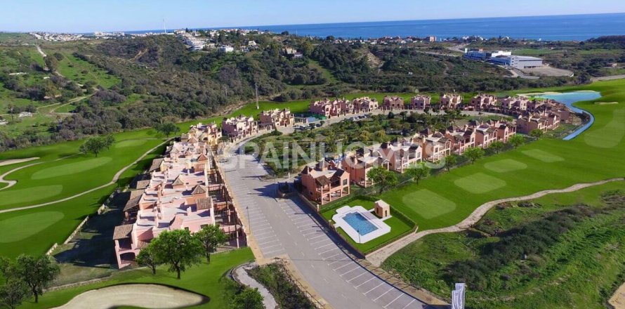 3 bedrooms Villa in Estepona, Spain No. 85088