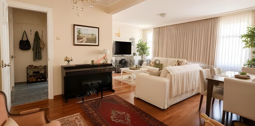 3 dormitorios Apartment en Beyoglu, Turkey No. 128584