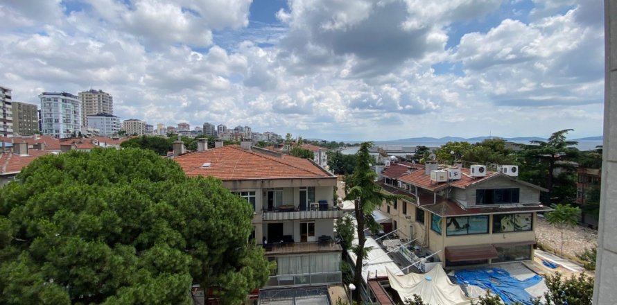 3 bedrooms Apartment in Kadikoy, Turkey No. 15018