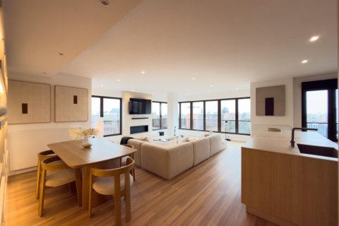 3 bedrooms Apartment in Madrid, Spain No. 124784