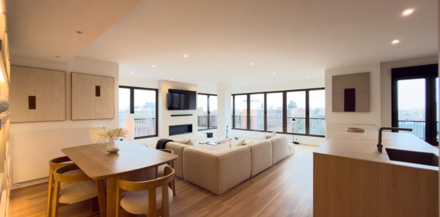 3 bedrooms Apartment in Madrid, Spain No. 124784