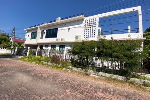 4 bedrooms House in Chiang Mai, Thailand No. 1372 3