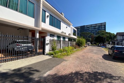 4 bedrooms House in Chiang Mai, Thailand No. 1372 2