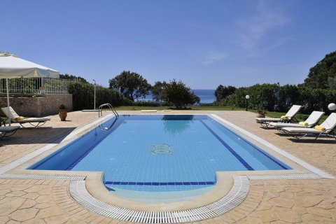 3 bedrooms Villa in Corfu, Greece No. 51993 11