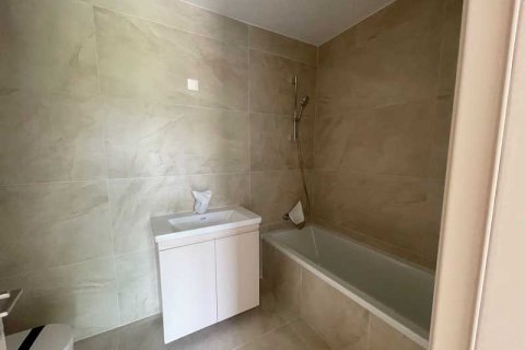 2 bedrooms Apartment in Limassol, Cyprus No. 33442 9