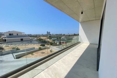 2 bedrooms Apartment in Limassol, Cyprus No. 33442 3