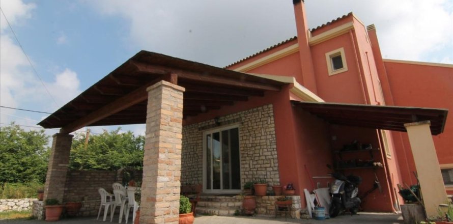 4 bedrooms Villa in Corfu, Greece No. 104944