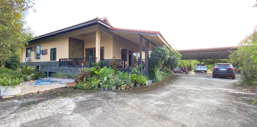 4 bedrooms House in Chiang Mai, Thailand No. 1496