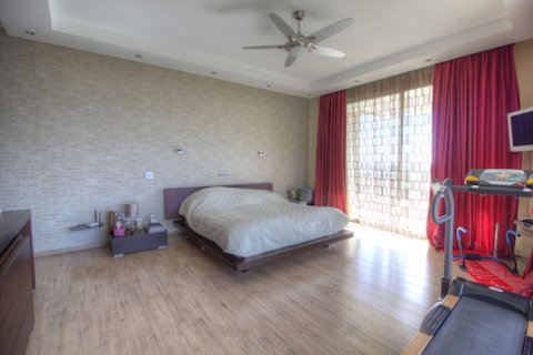 5 bedrooms Villa in Limassol, Cyprus No. 106124 6