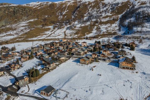 3 bedrooms House in Les Belleville, France No. 99588 5