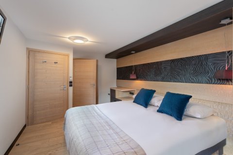 2 dormitorios Apartment en Les Belleville, France No. 99520 9