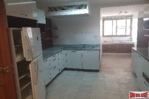 4 bedrooms Apartment in Bangkok, Thailand No. 96819 3